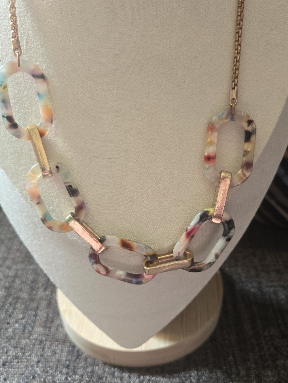 Vintage Y2k Chunky Multicolor Resin Link Necklace with Gold Tone Chain - Picture 3 of 4